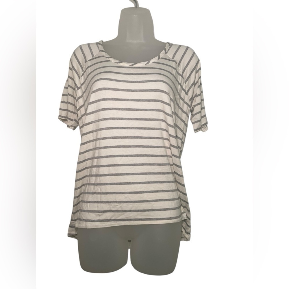 Chaser New White Gray Stripe Tee Shirt Size Medium